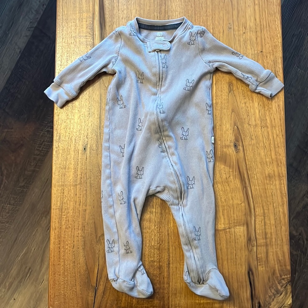 Gap zippered footie